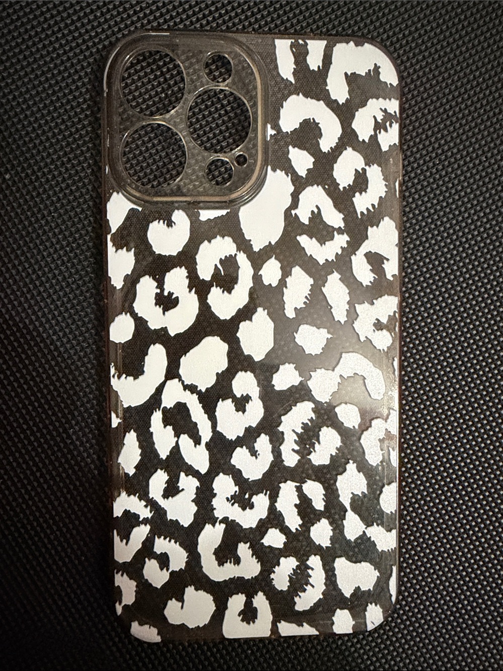 Cell phone case for IPhone 15 Pro - animal pattern - translucent